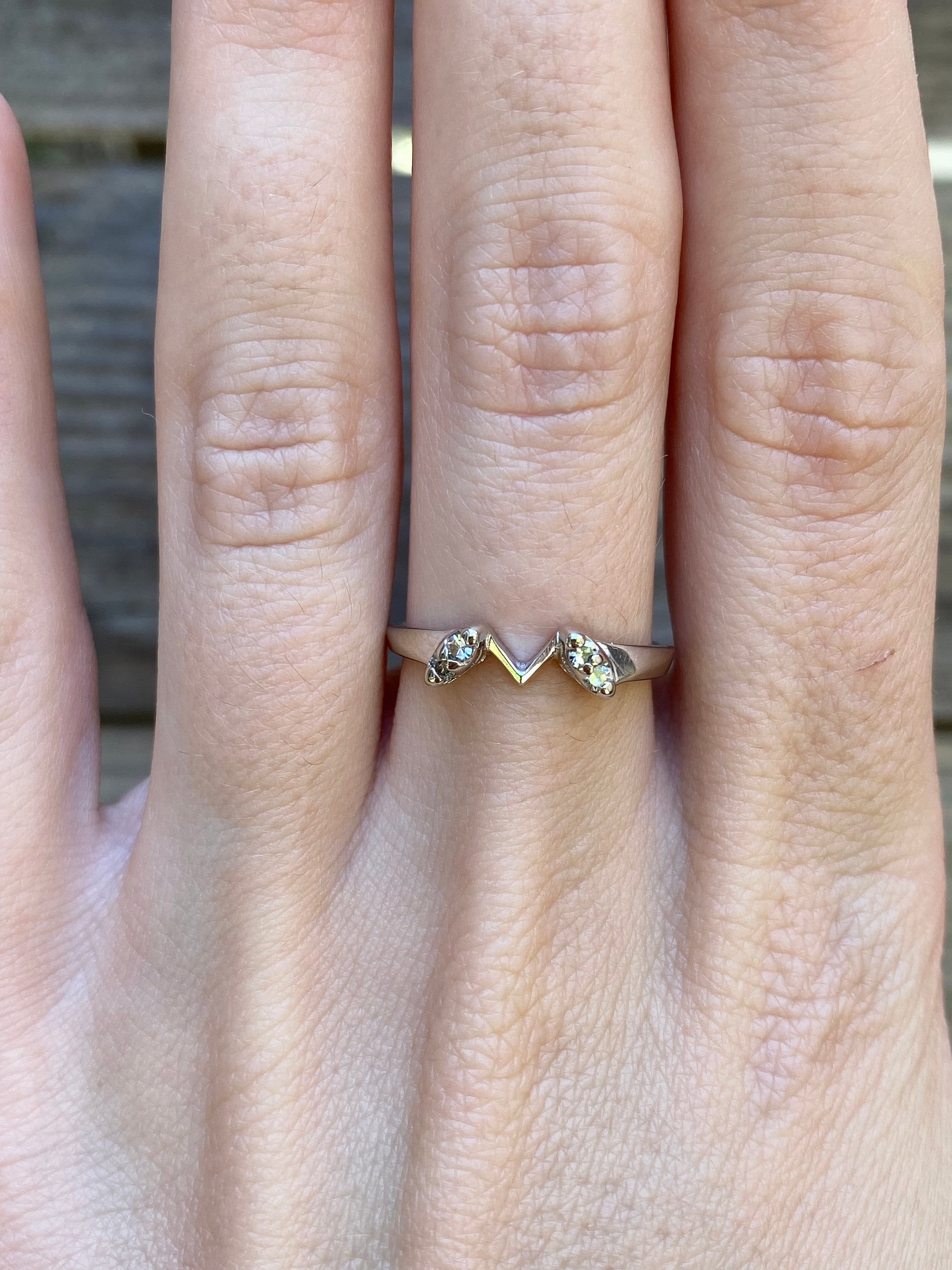 Vintage Solid 14k White Gold Chevron Diamond Ring - Size 7.5  - Quality Fine Estate Jewelry - Real Genuine Gold