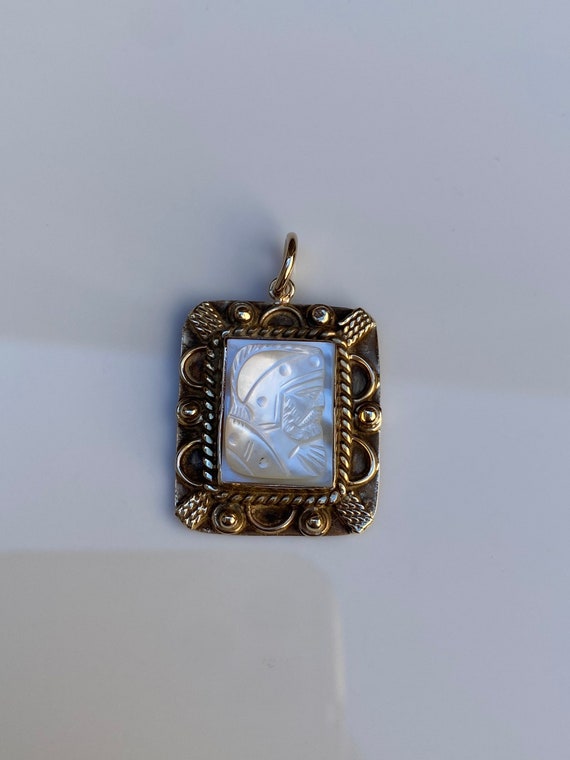 Vintage Solid 14k Yellow Gold Mother of Pearl Cam… - image 3