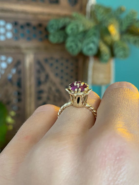 Vintage Solid 14k Yellow Gold Ruby Flower Ring - … - image 4