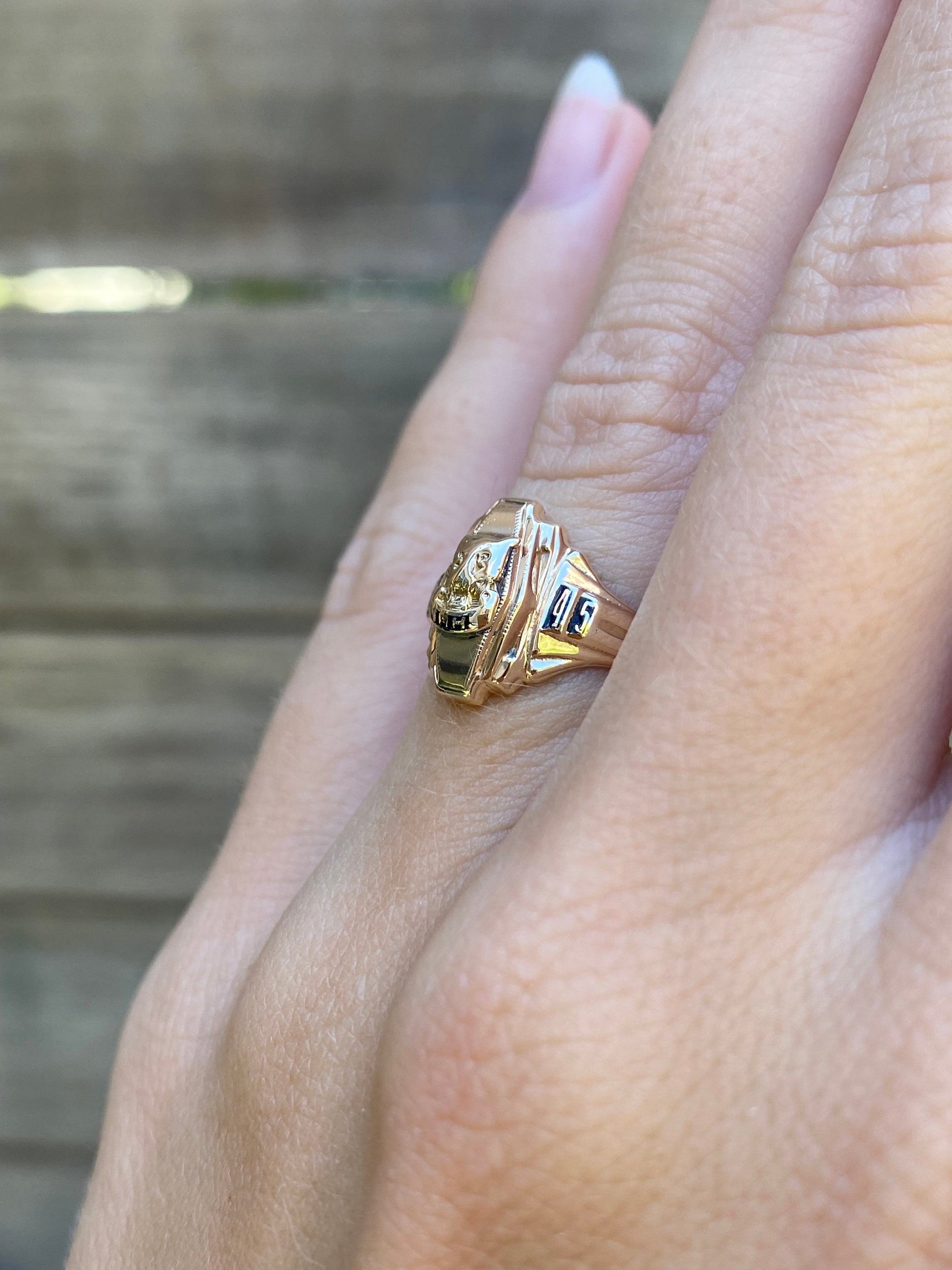 Vintage Solid 10k Yellow Gold 1945 Class Ring - Size 6.5 Vintage Solid 10k Yellow Gold 1945 Class Ring - Size 6.5