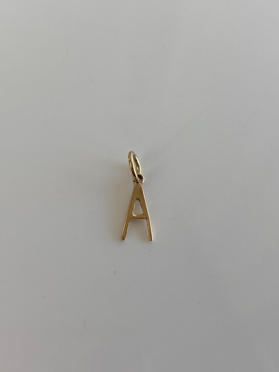 Vintage Solid 14k Yellow Gold Tiny Initial 'A' Ch… - image 3