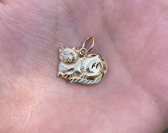 Vintage Solid 14k Yellow Gold Diamond Cut Laying Cat Charm - Quality Fine Estate Jewelry - Real Genuine Gold