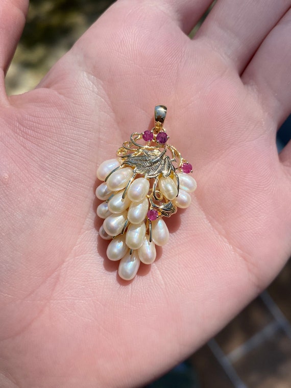 Solid 14k Yellow Gold Pearl & Ruby Grape Vine Char