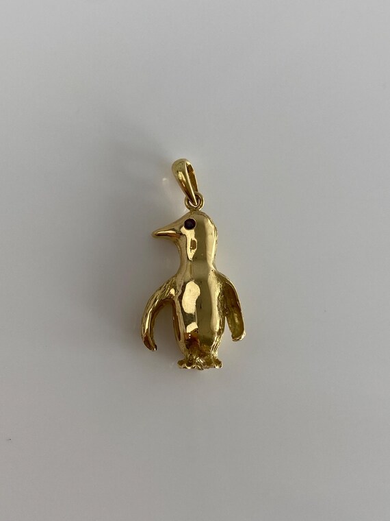Vintage Solid 18k Yellow Gold Ruby Penguin Charm … - image 3