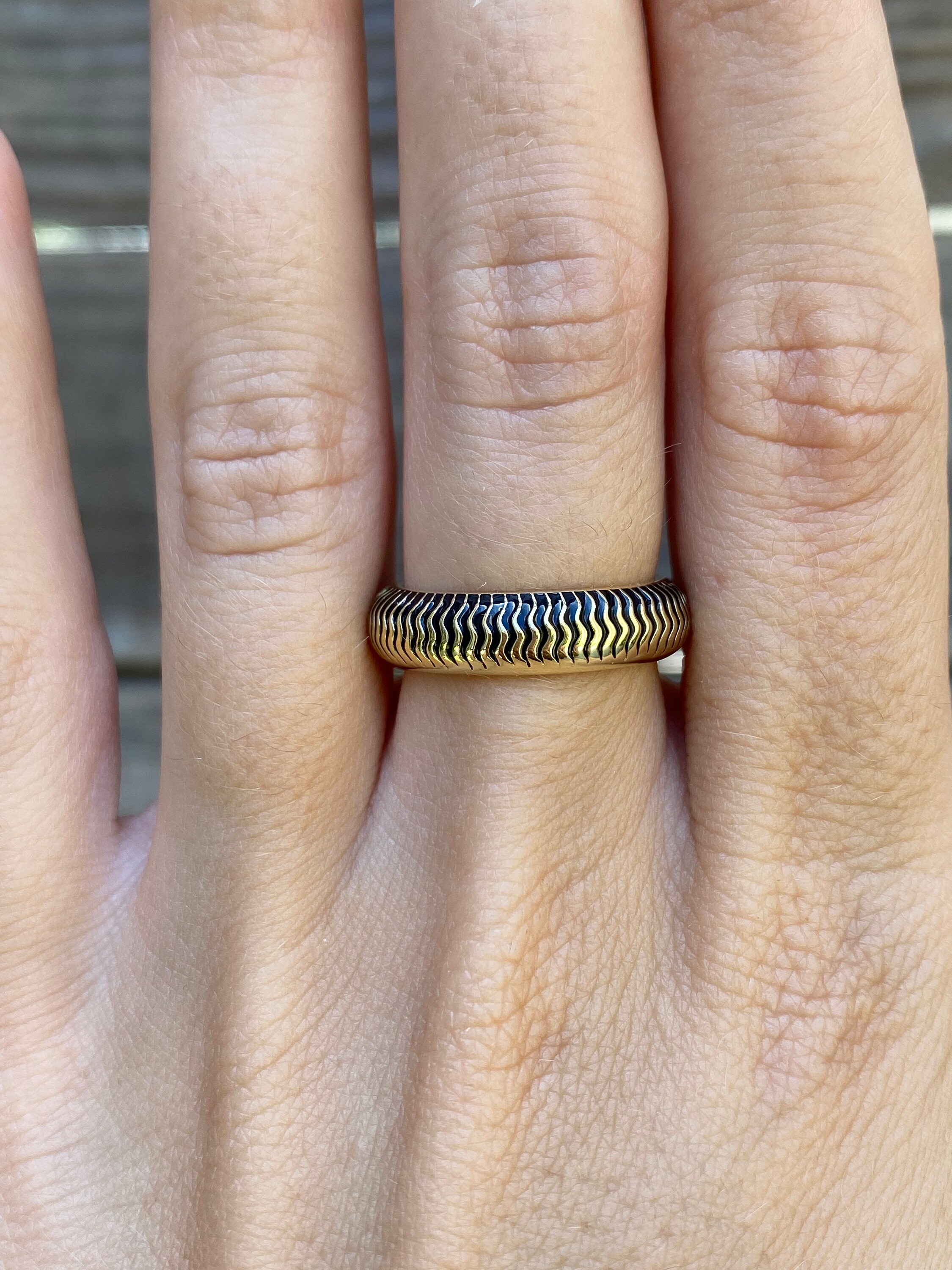 初売り Solid Size - Band Ring Pattern Zag Zig Wave Gold Yellow 18k アクセサリー