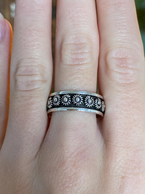Vintage Solid Sterling Silver Flower Ring Band - … - image 1