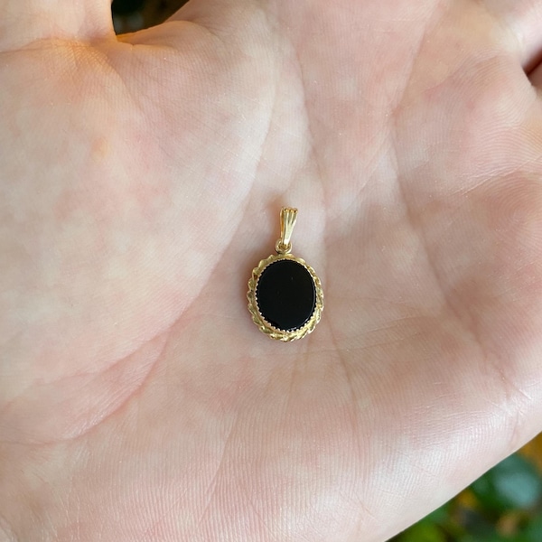 Vintage Solid 14k Yellow Gold Black Onyx Charm