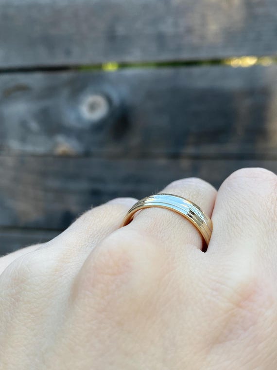 Vintage Solid 10k Yellow Gold Patterned Ring Band… - image 4
