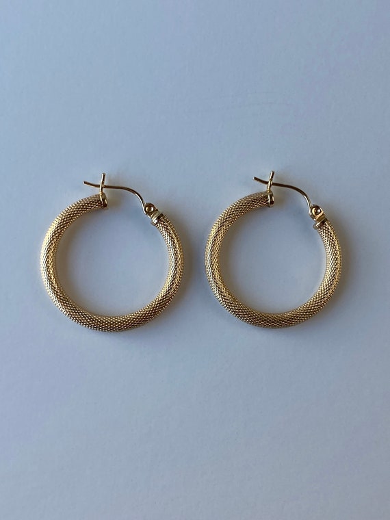 Vintage 14k Yellow Gold Textured Hoop Earrings - … - image 4