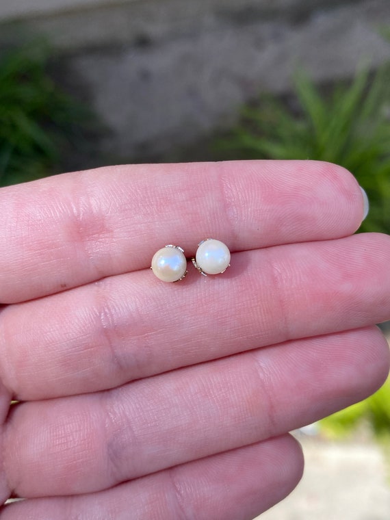 Vintage Solid 14k Yellow Gold Pearl Stud Earrings 