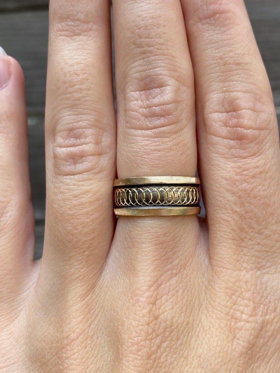 Vintage Solid 14k Yellow Gold Pattern Ring Band -… - image 1
