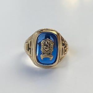 Suffield Rings Vintage Solid 10k Yellow Gold Blue Spinel 1962 Class Ring - Size 5.25 ...
