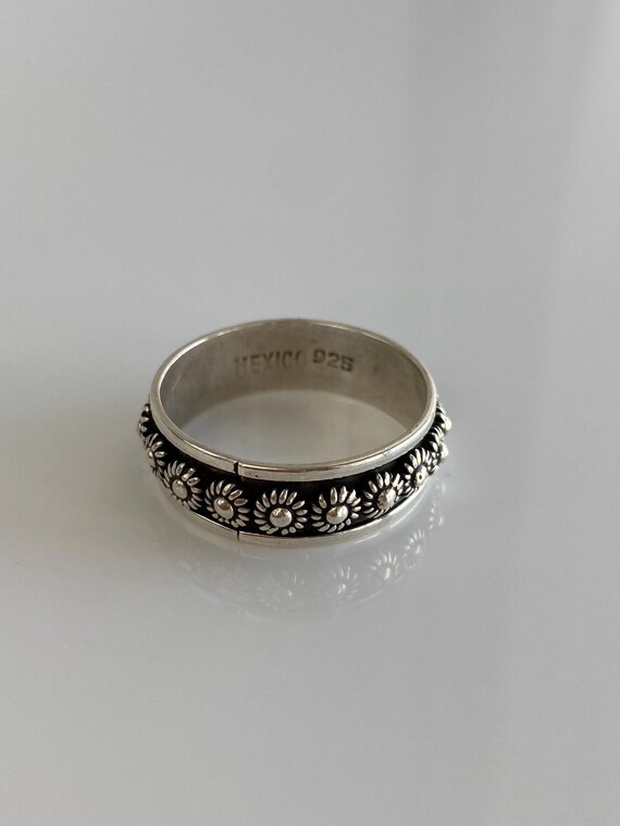 Vintage Solid Sterling Silver Flower Ring Band - … - image 5
