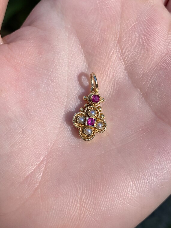 Vintage Solid 18k Yellow Gold Pink Sapphire & Pea… - image 1