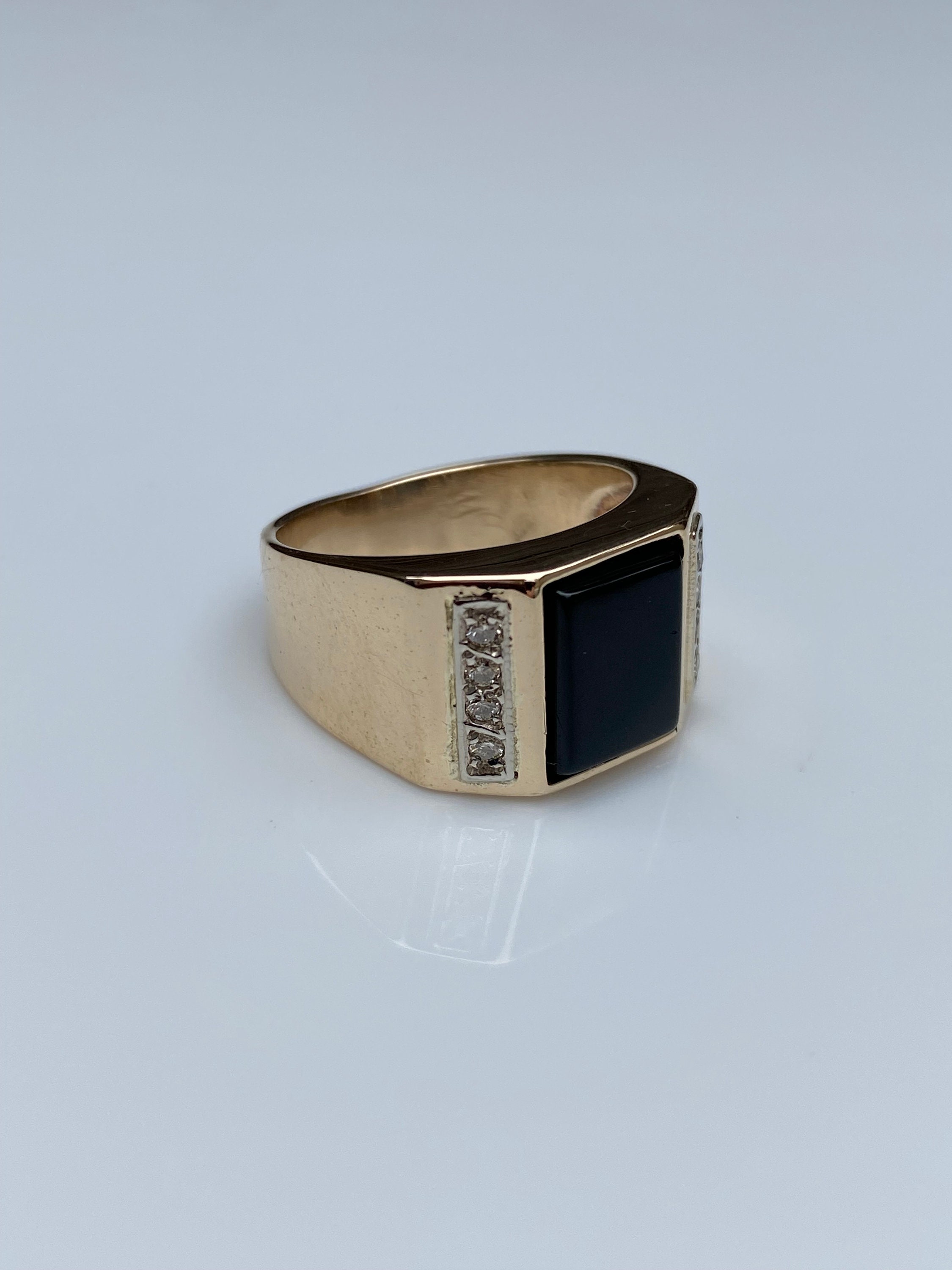 Vintage Solid 10k Yellow Gold Onyx & Diamond Ring - Size 7.5 Vintage Solid 10k Yellow Gold Onyx & Diamond Ring - Size 7.5