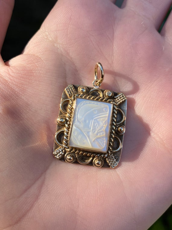 Vintage Solid 14k Yellow Gold Mother of Pearl Cam… - image 1