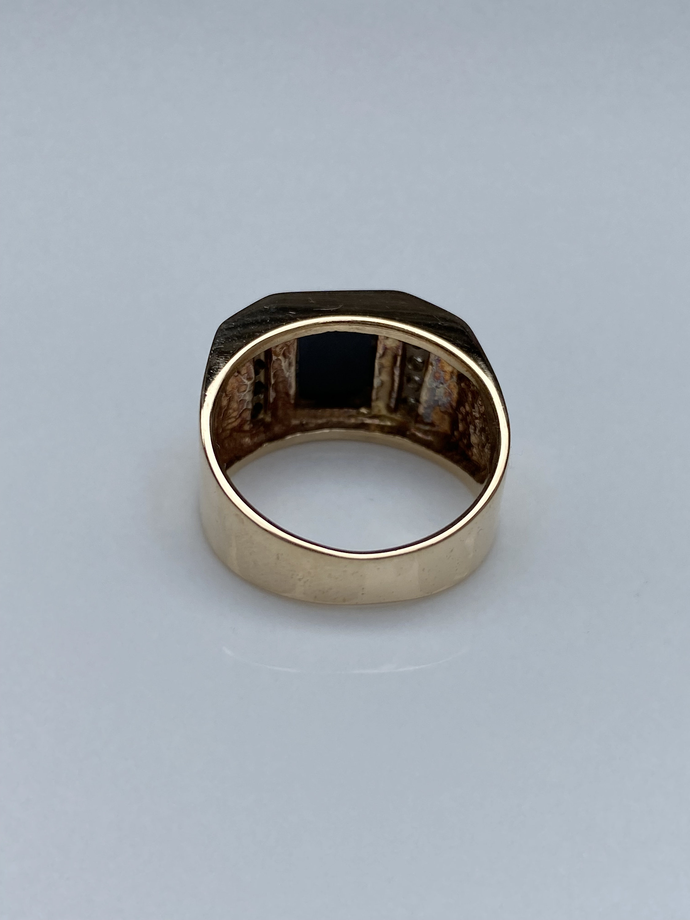 Vintage Solid 10k Yellow Gold Onyx & Diamond Ring - Size 7.5 Vintage Solid 10k Yellow Gold Onyx & Diamond Ring - Size 7.5