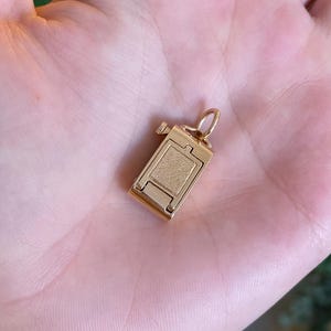 Breloque pour appareil photo vintage articulée en or jaune massif 14 carats