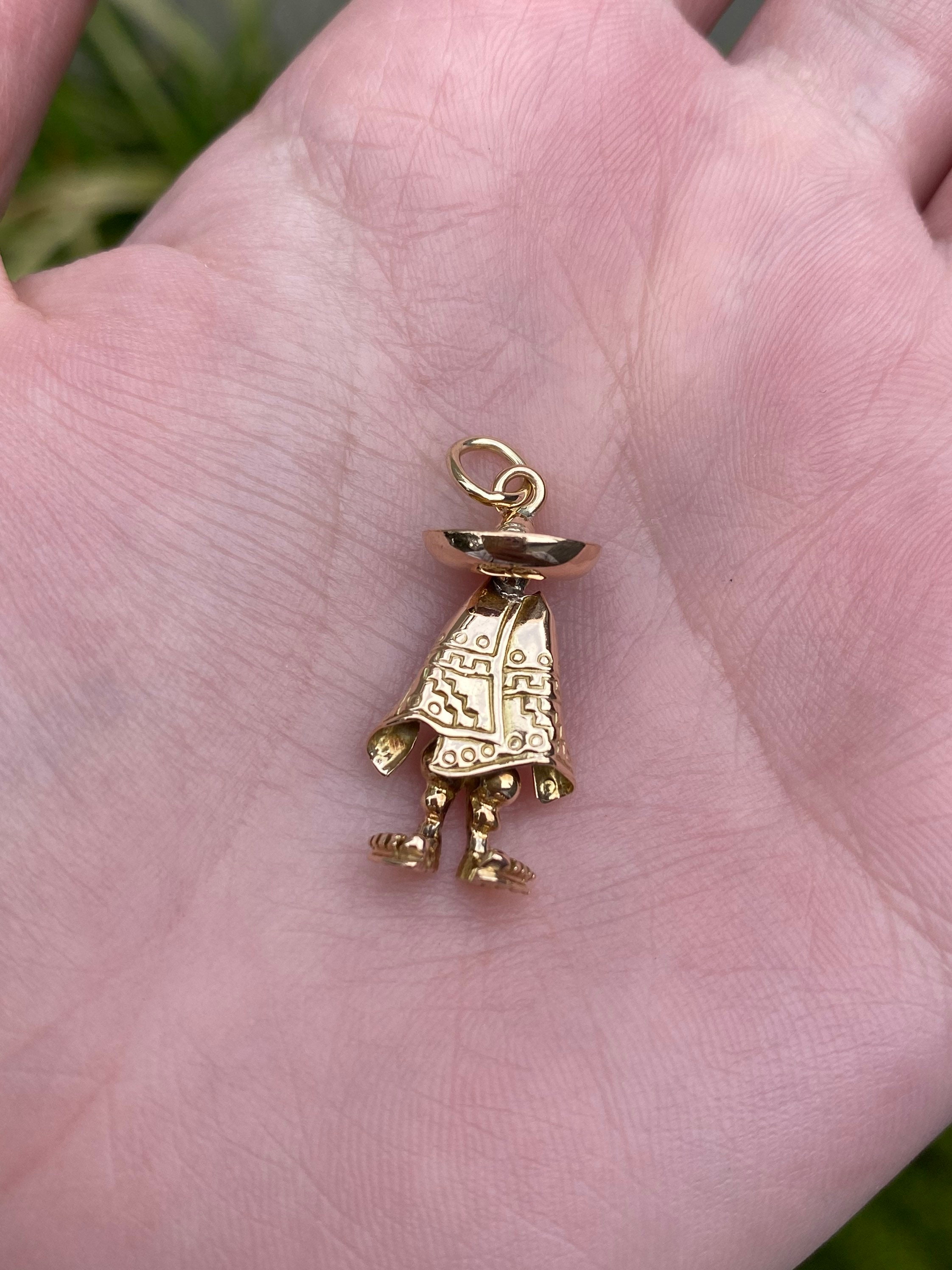 Vintage 14k Yellow Gold Poncho Sombrero Mexican Charm - Fine Vintage 14k Yellow Gold Poncho Sombrero Mexican Charm - Fine