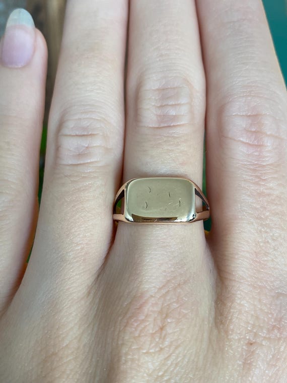 Vintage Solid 9k Yellow Gold Rectangle Signet Rin… - image 1