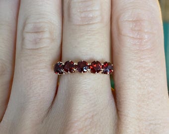 Vintage Solid 9k Yellow Gold Garnet Row Ring - Size 6.25