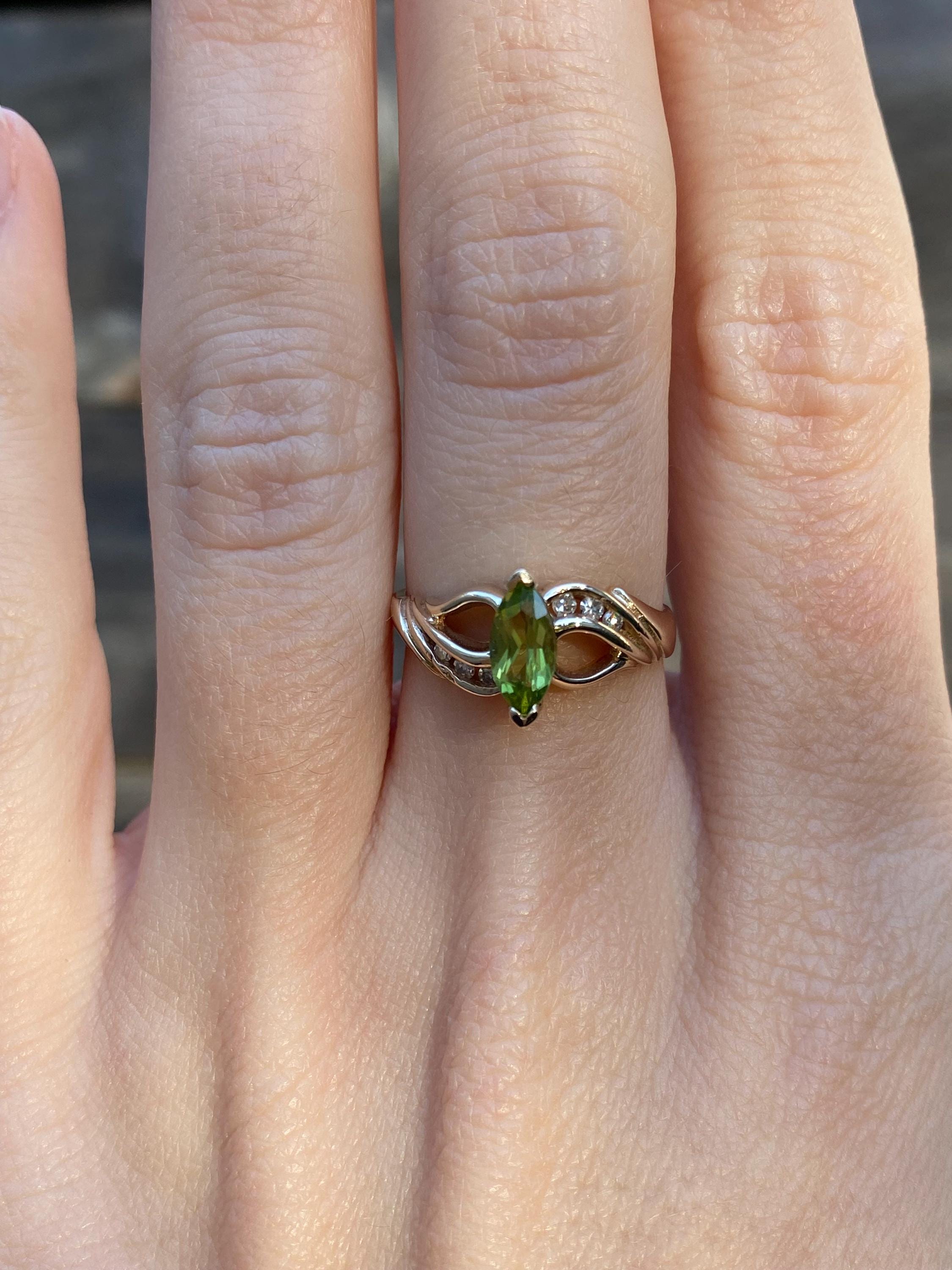 Solid 10k Yellow Gold Peridot Diamond Ring - Size 6.25 - Fine Estate Jewelry - Real Genuine Gold