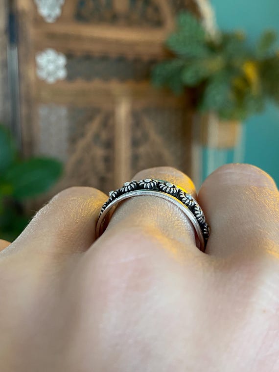 Vintage Solid Sterling Silver Flower Ring Band - … - image 4