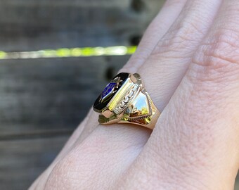Solid 10k Yellow Gold Black Onyx 'K of C' Class Ring - Size Solid 10k Yellow Gold Black Onyx 'K of C' Class Ring - Size