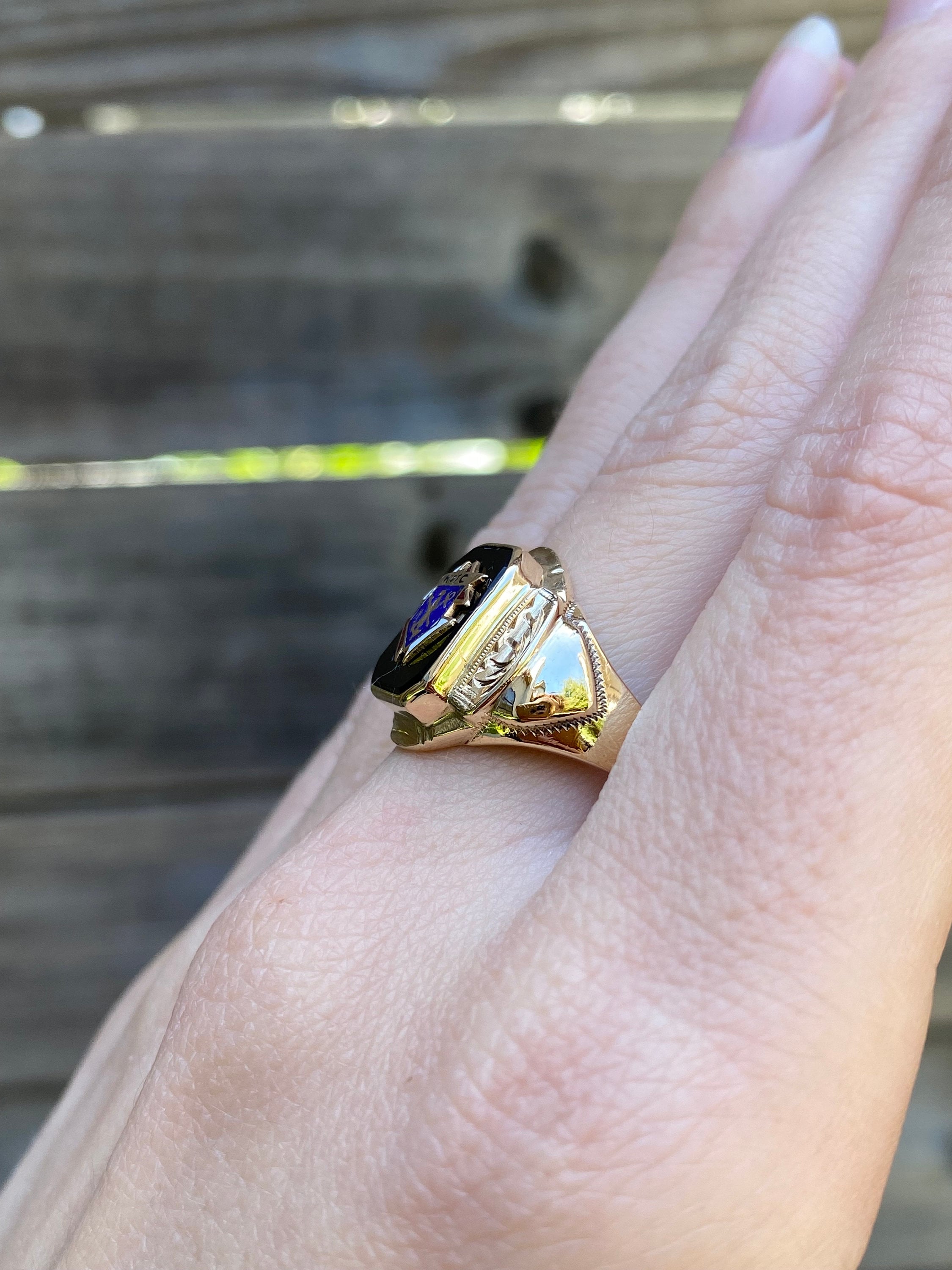 Solid 10k Yellow Gold Black Onyx 'K of C' Class Ring - Size Solid 10k Yellow Gold Black Onyx 'K of C' Class Ring - Size
