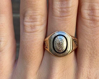 Vintage Solid 10k White & Yellow Gold 1961 Class Ring - Size