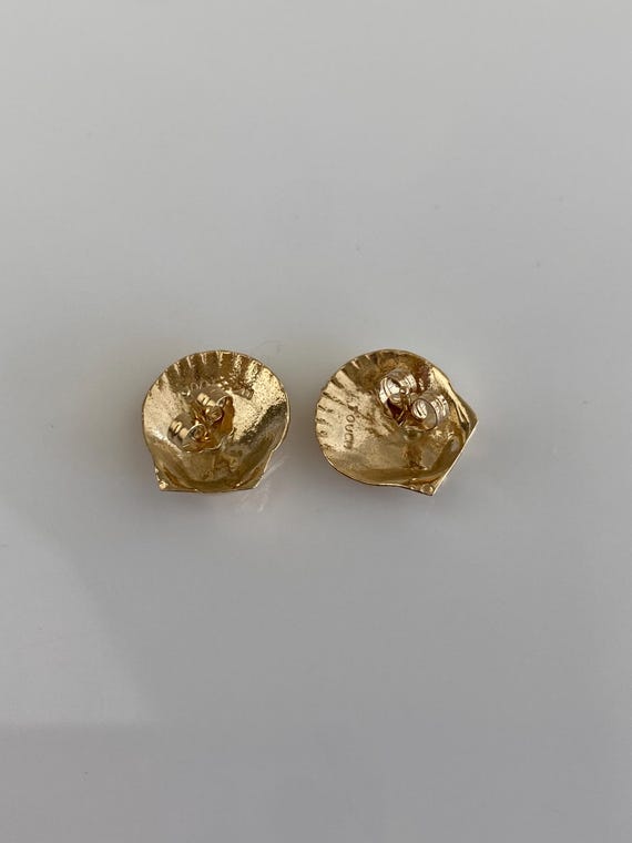 Vintage Solid 14k Yellow Gold Shell Stud Earrings - image 4