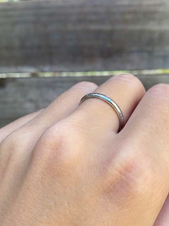 Vintage Solid 18k White Gold Designed Miligrain R… - image 4