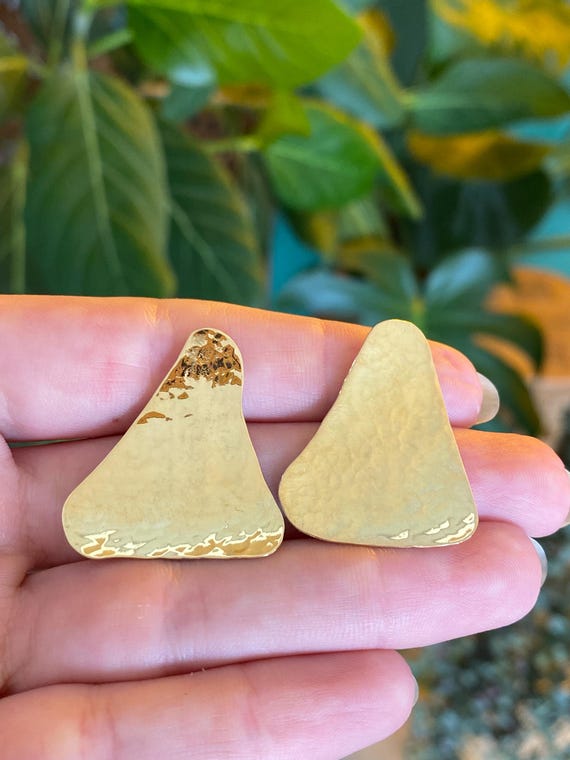 Solid 18k Yellow Gold Hammered Texture Triangle S… - image 1