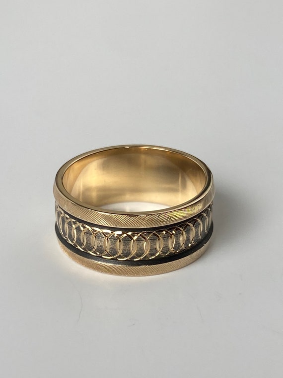 Vintage Solid 14k Yellow Gold Pattern Ring Band -… - image 9