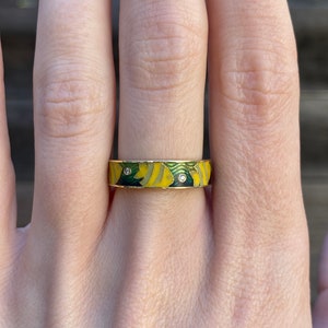 Vintage Solid 18k Yellow Gold Diamond Enamel Fish Ring Band - Size 6.25 - Fine Estate Jewelry - Real Genuine Gold