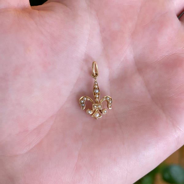 Vintage Solid 14k Yellow Gold Seed Pearls Fleur-de-lis Charm