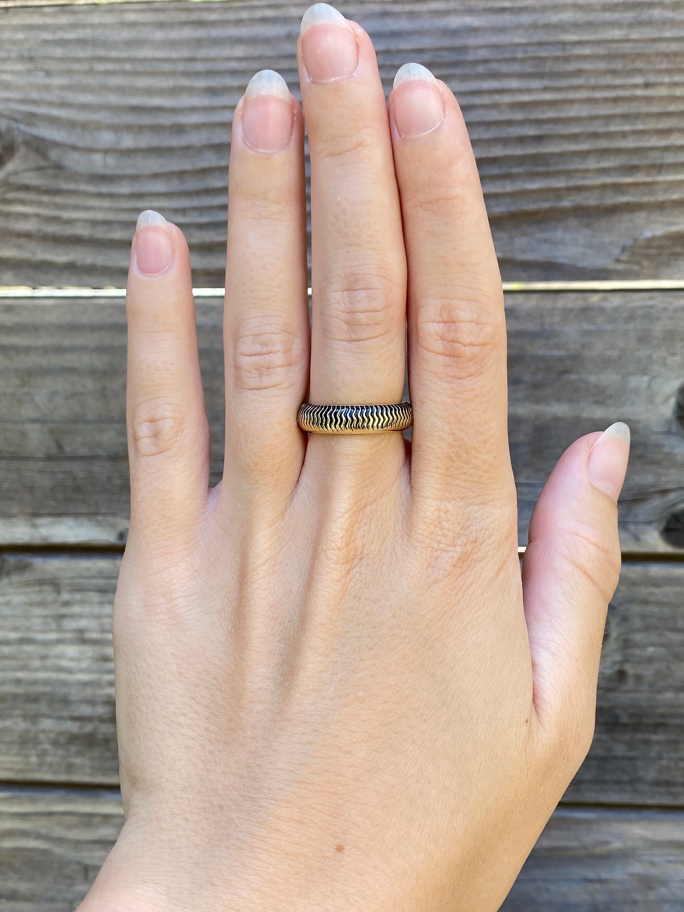 Solid 18k Yellow Gold Wave Zig Zag Pattern Ring Band - Size