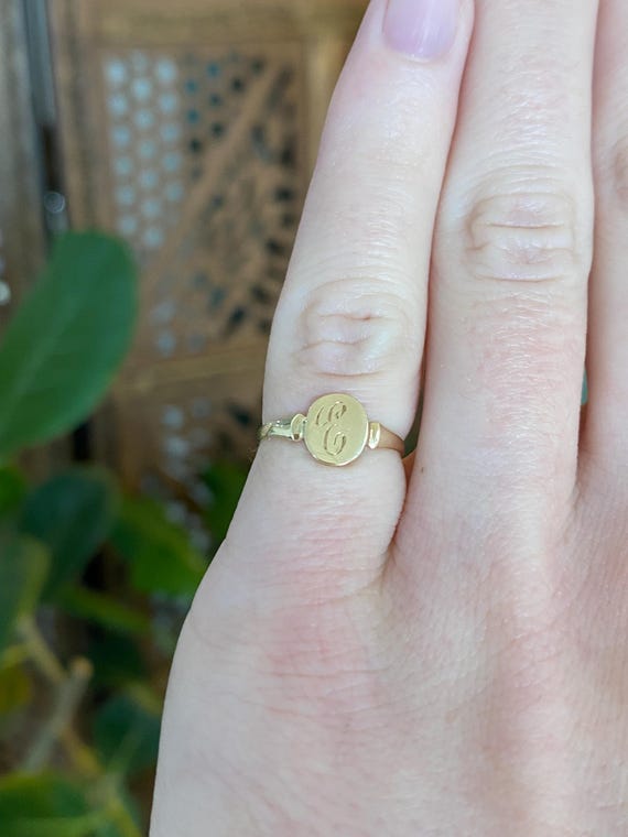 Vintage Solid 10k Yellow Gold Initial 'E' Signet … - image 1