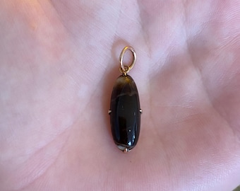 Charm de conversion vintage en forme d'épingle en agate brune en or jaune massif 10 carats - Bijoux de qualité - Or véritable