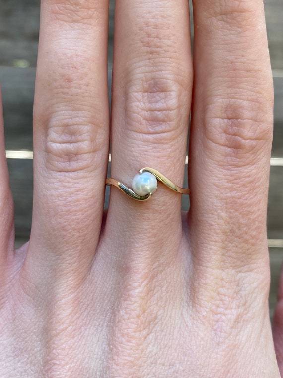 Vintage Solid 10k Yellow Gold Pearl Ring - Size 8.