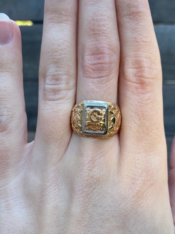 Vintage solid gold rings deals