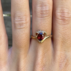 Vintage Solid 10k Yellow Gold Garnet Diamond Ring - Size 6.5  display picture 1