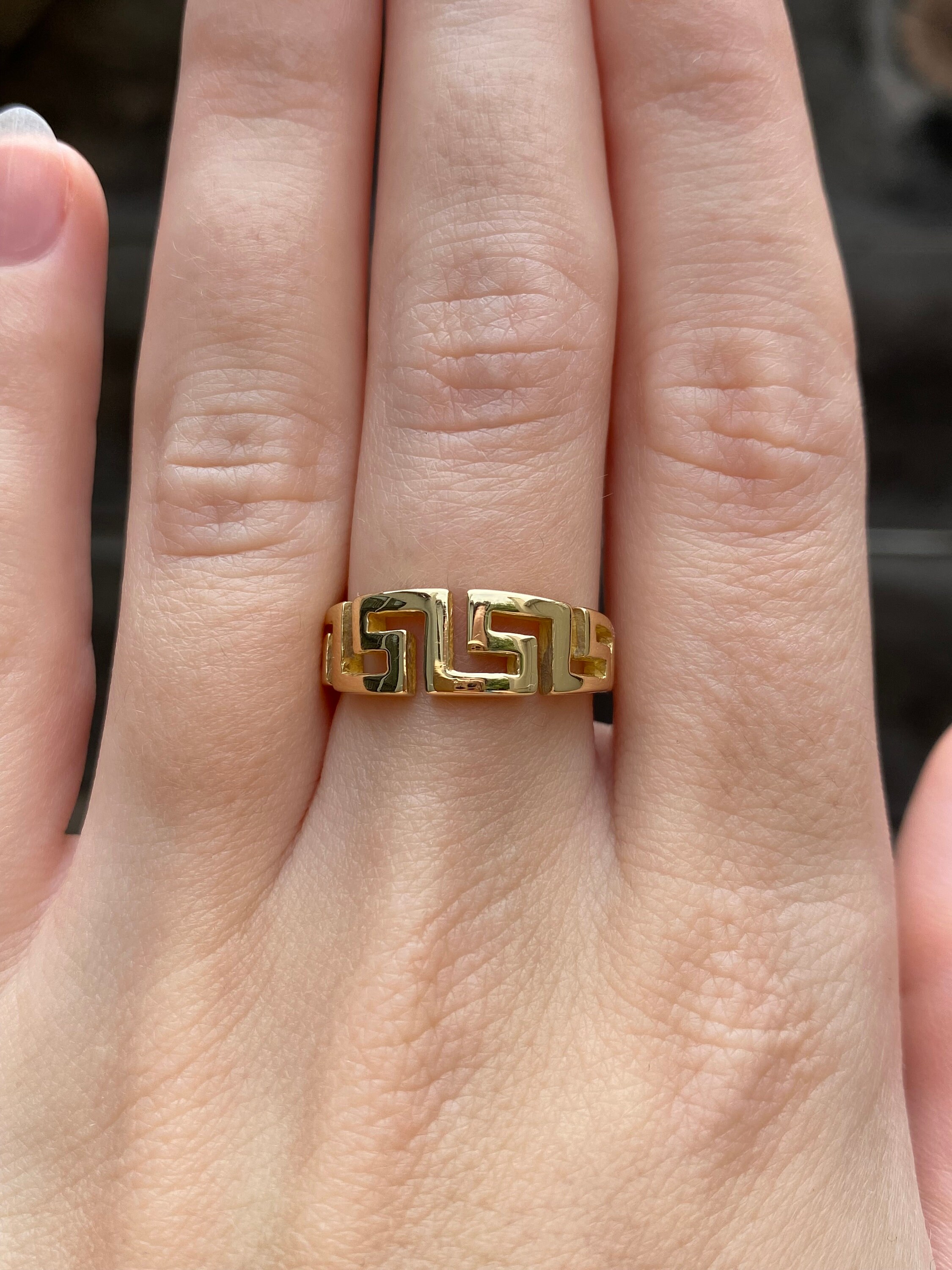 Vintage Solid 18k Yellow Gold Greek Key Ring Band - Size 7