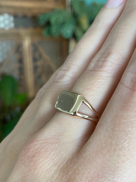 Vintage Solid 9k Yellow Gold Rectangle Signet Rin… - image 3