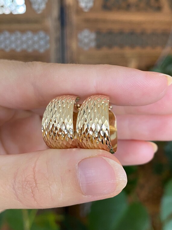 Vintage Solid 14k Yellow Gold Diamond Cut Chunky Hoop Earrings