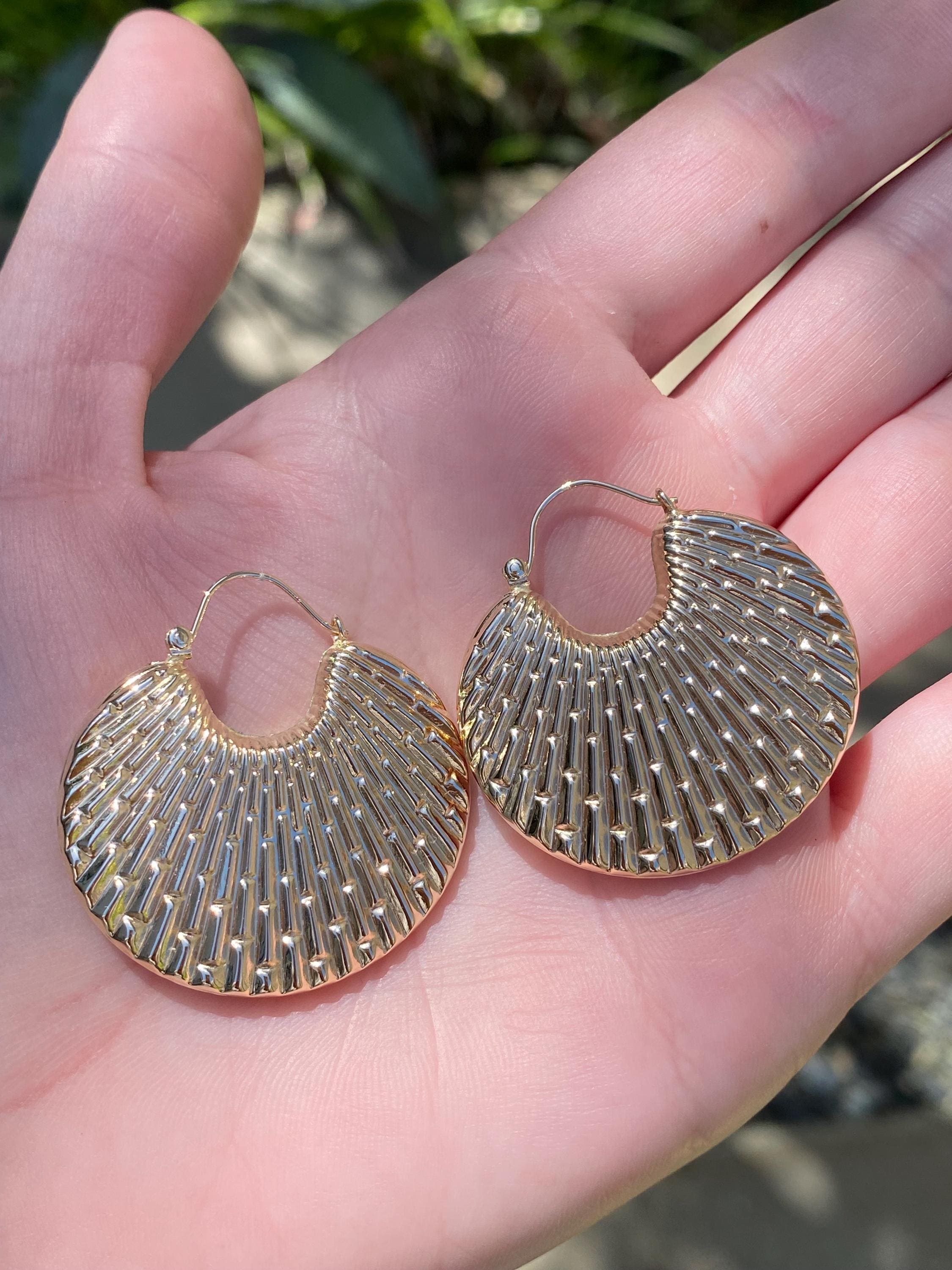 Vintage 14k Yellow Gold Large Pattern Shell Hoop Earrings - Fine Estate Jewelry - Real Genuine Gold