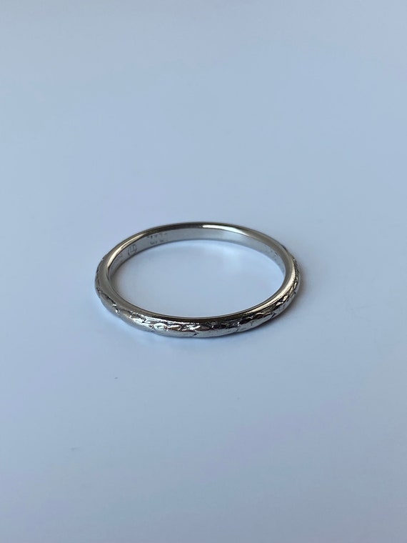 Vintage Solid Platinum Designed Ring Band - Size … - image 9
