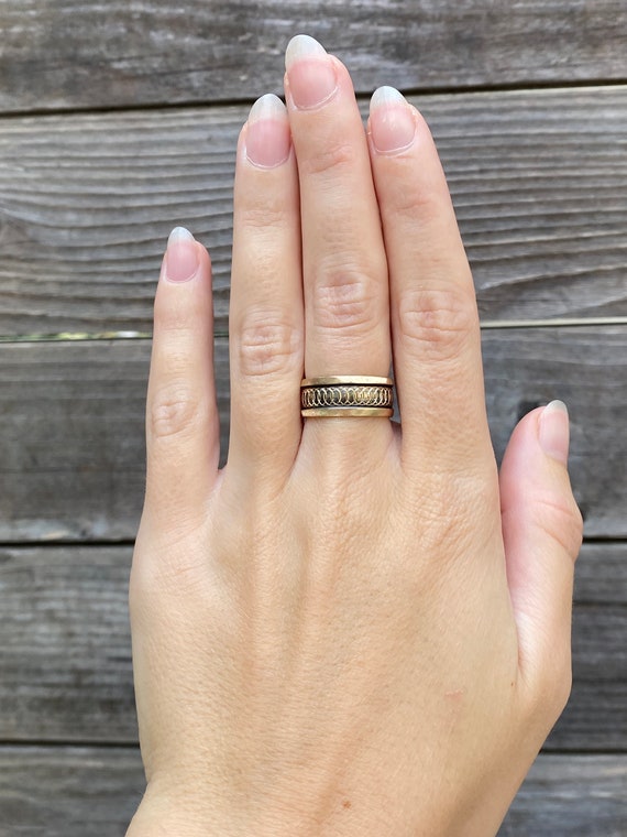 Vintage Solid 14k Yellow Gold Pattern Ring Band -… - image 2