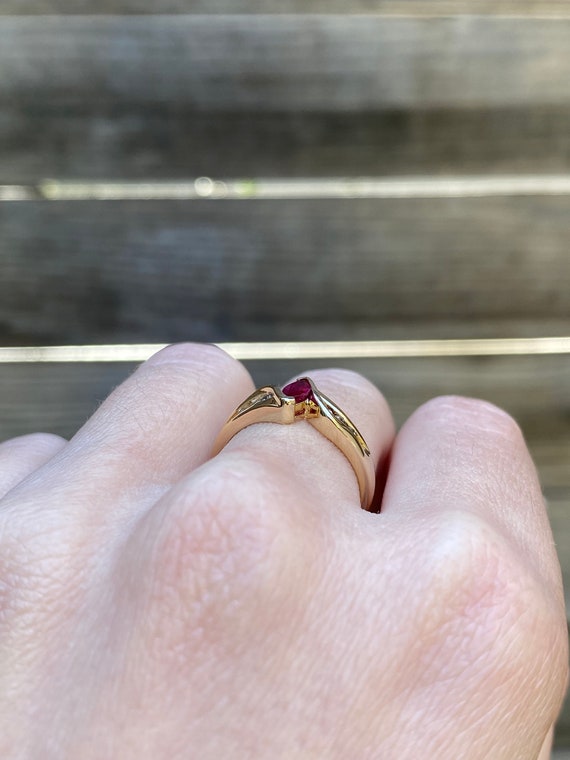 Vintage Solid 14k Yellow Gold Ruby & Diamond Ring… - image 4