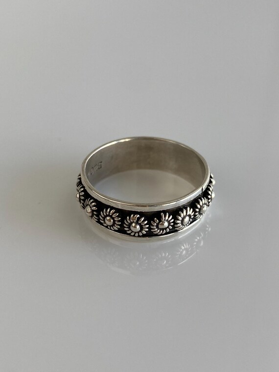 Vintage Solid Sterling Silver Flower Ring Band - … - image 6